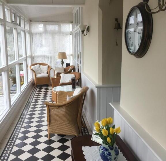 Пансион Dolphin Guest House