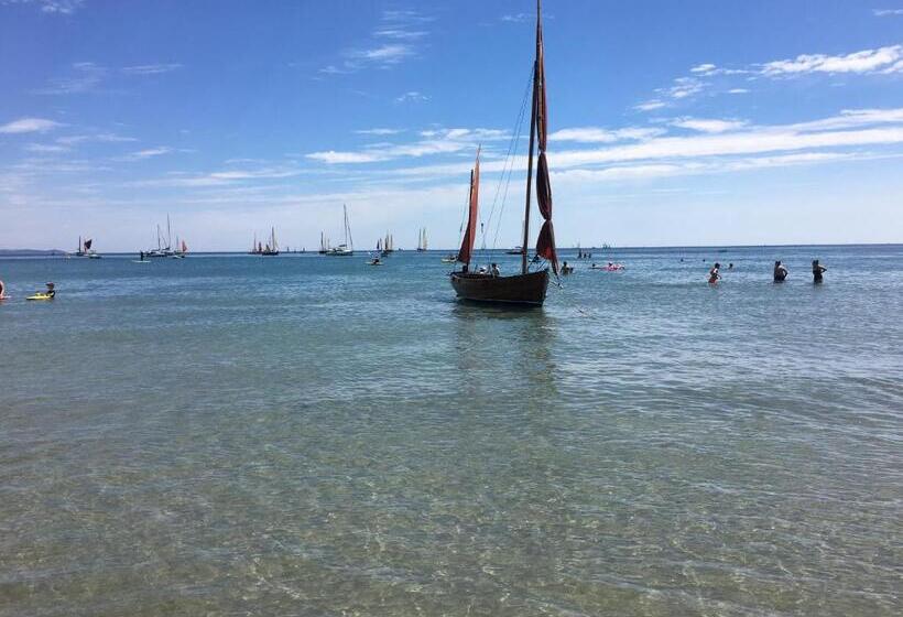 Пансион Dolphin Guest House