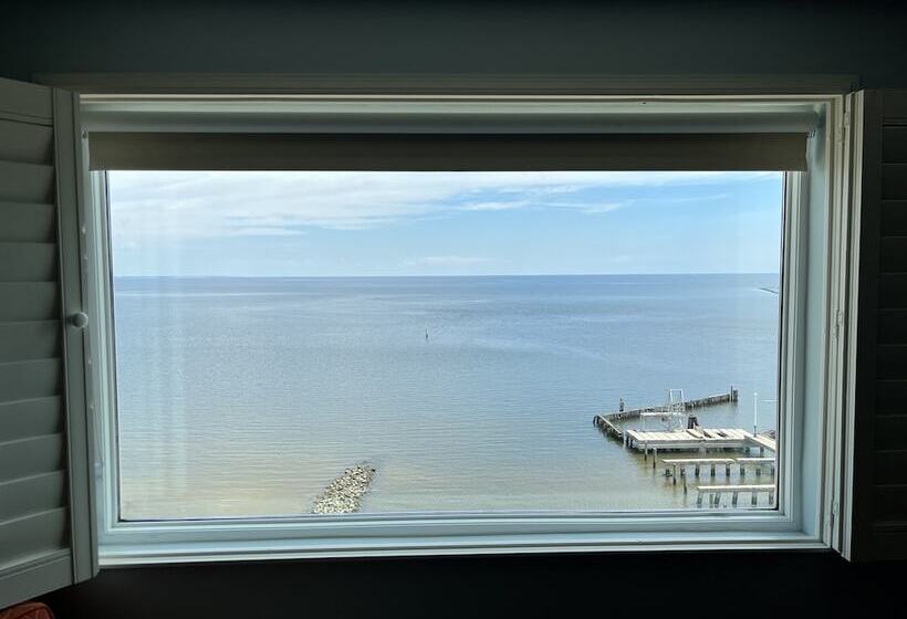 Silver Slipper Casino & Hotel   Adults Only