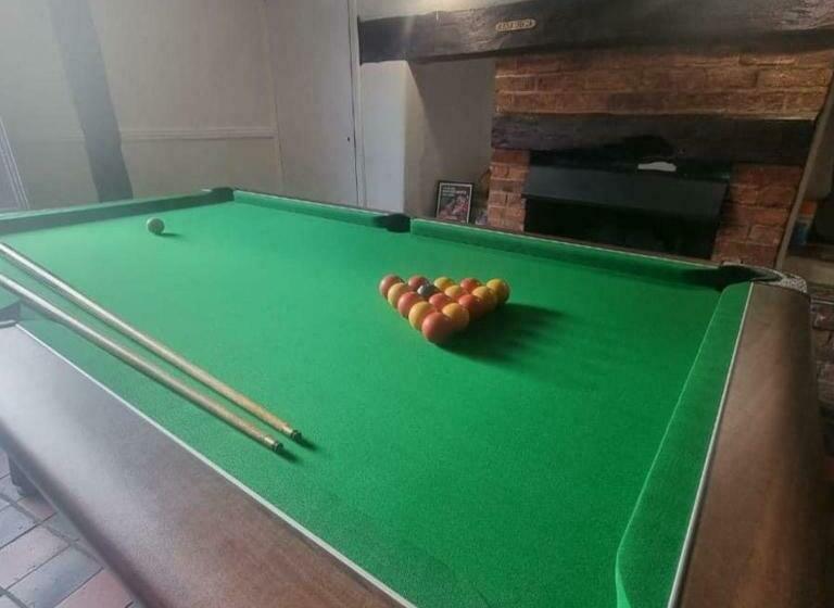 旅馆 Queens Head Inn