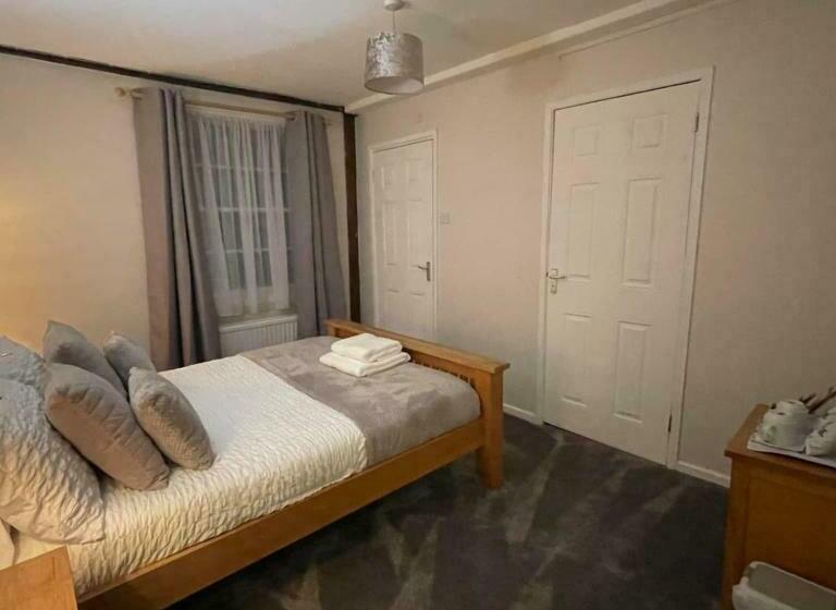 旅馆 Queens Head Inn