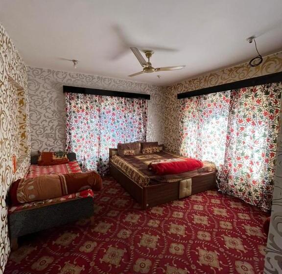 בית מלון כפרי Kashmir Heaven