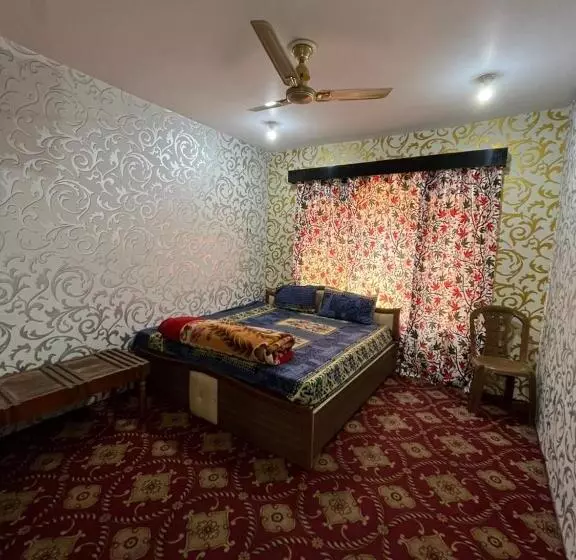 Hotel Kashmir Heaven