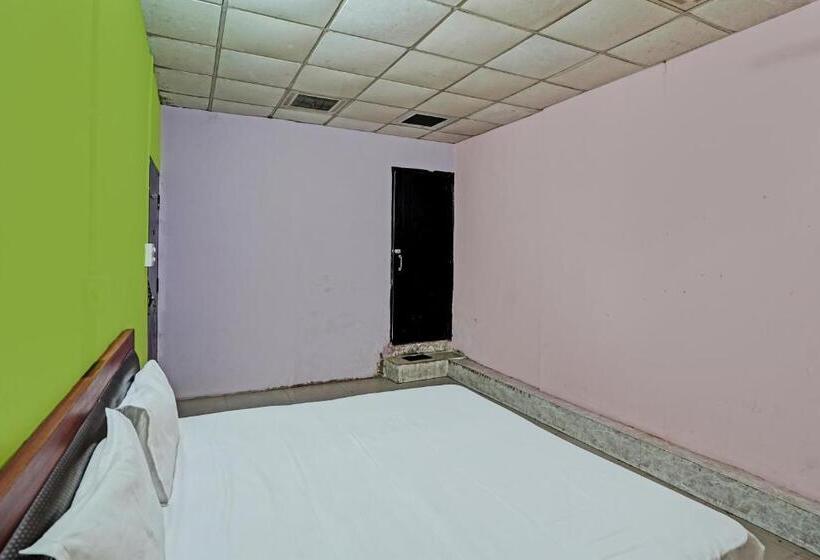 Hotel Oyo 81121 Modern