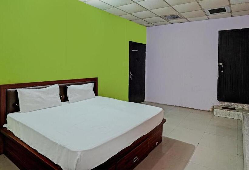 Hotel Oyo 81121 Modern