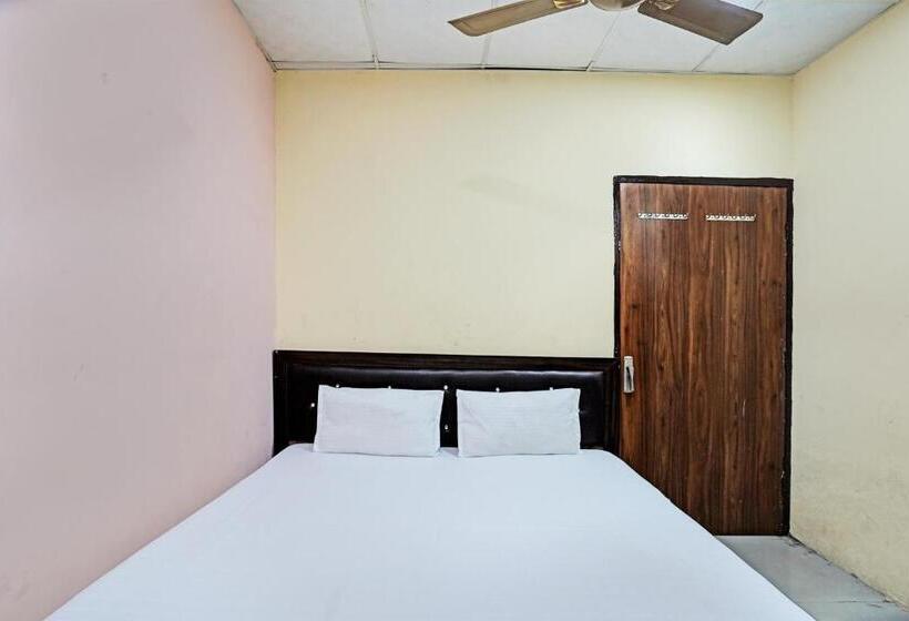 Hotel Oyo 81121 Modern