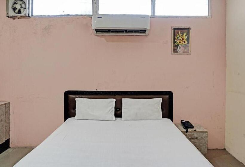 Hotel Oyo 81121 Modern