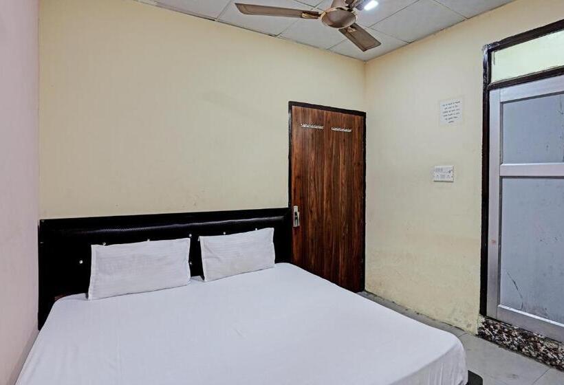 Hotel Oyo 81121 Modern