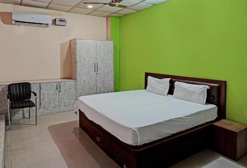 Hotel Oyo 81121 Modern