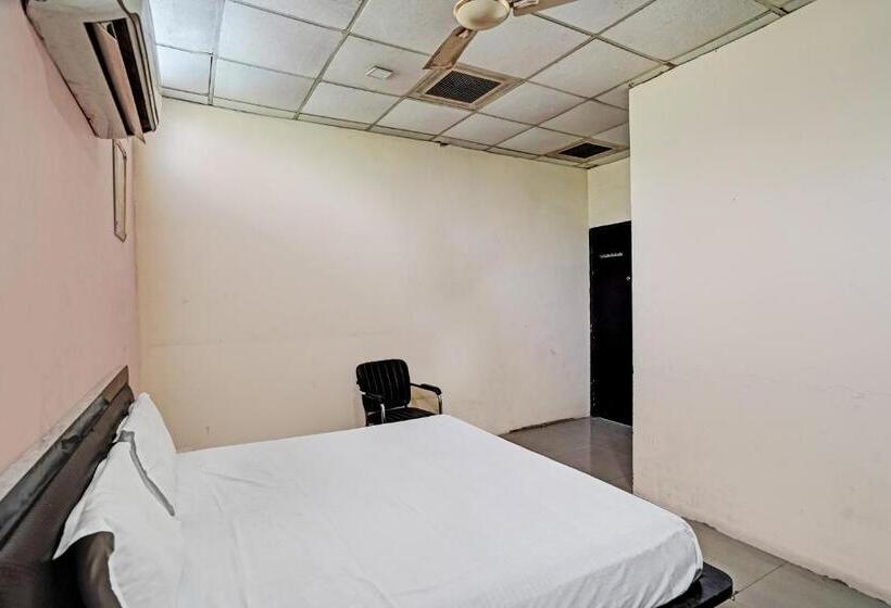 Hotel Oyo 81121 Modern