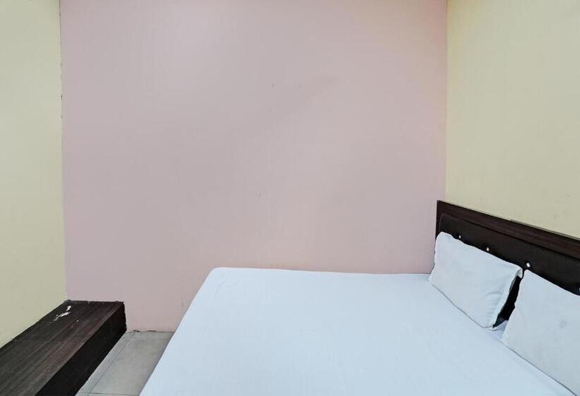 Hotel Oyo 81121 Modern