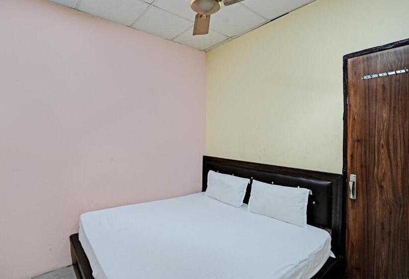 Hotel Oyo 81121 Modern