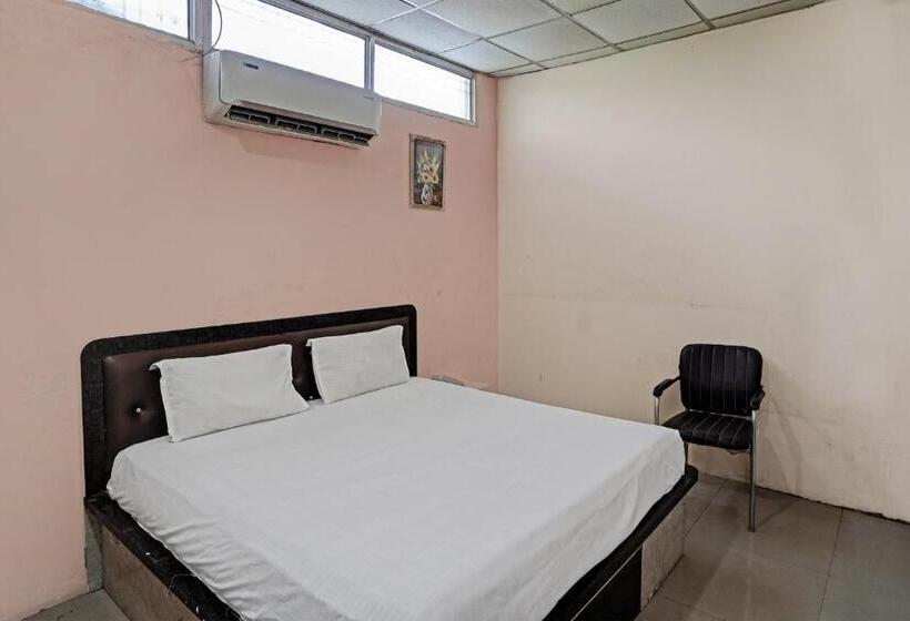 Hotel Oyo 81121 Modern