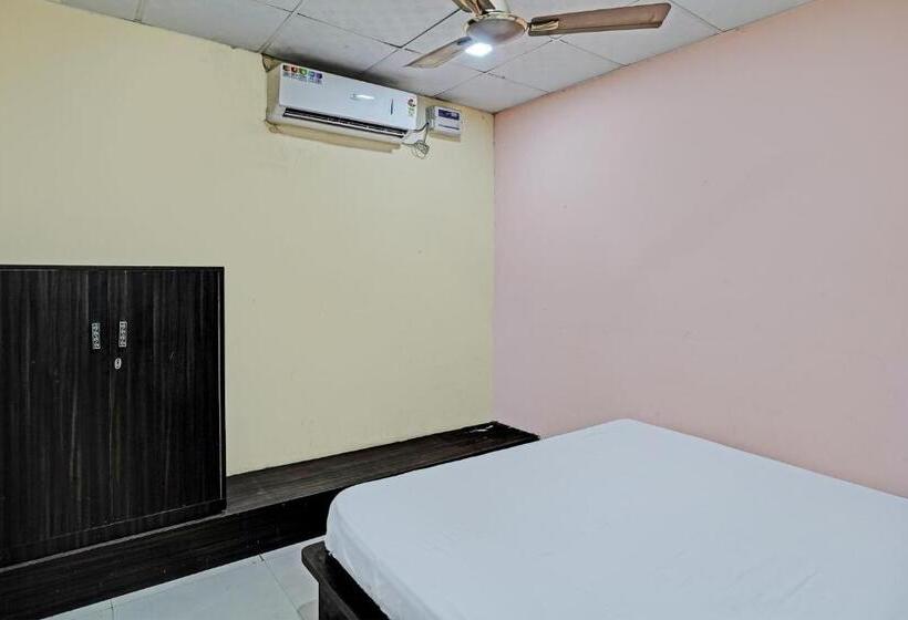 Hotel Oyo 81121 Modern