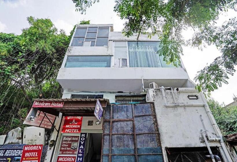 Hotel Oyo 81121 Modern