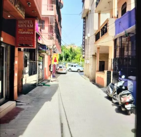 ホテル Shiva Haridwar   Nearby Bus And Railway Station