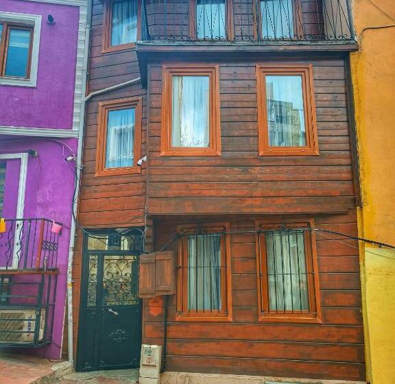 Taksim History Wooden Hostel