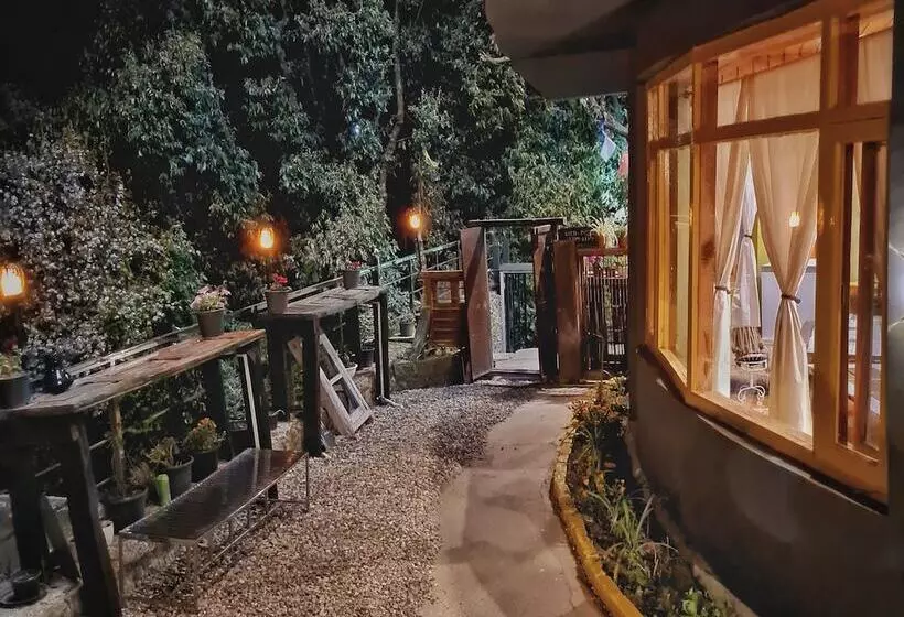 Edm Hostel