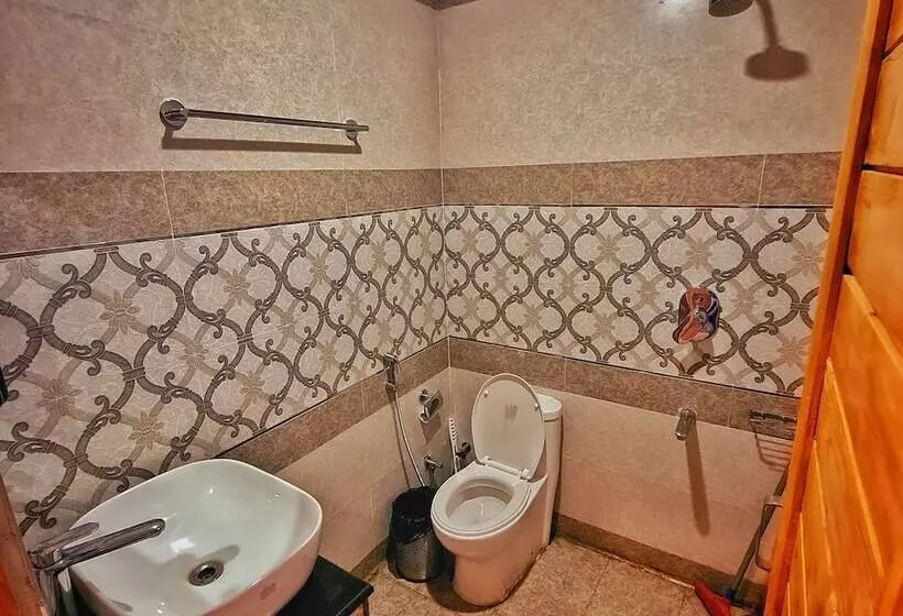 Edm Hostel