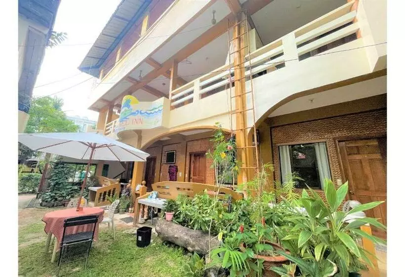 Hotelli Oyo 876 Escurel Inn Boracay