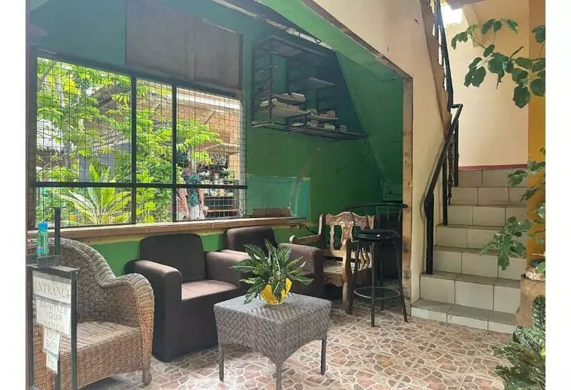 Hotelli Oyo 876 Escurel Inn Boracay