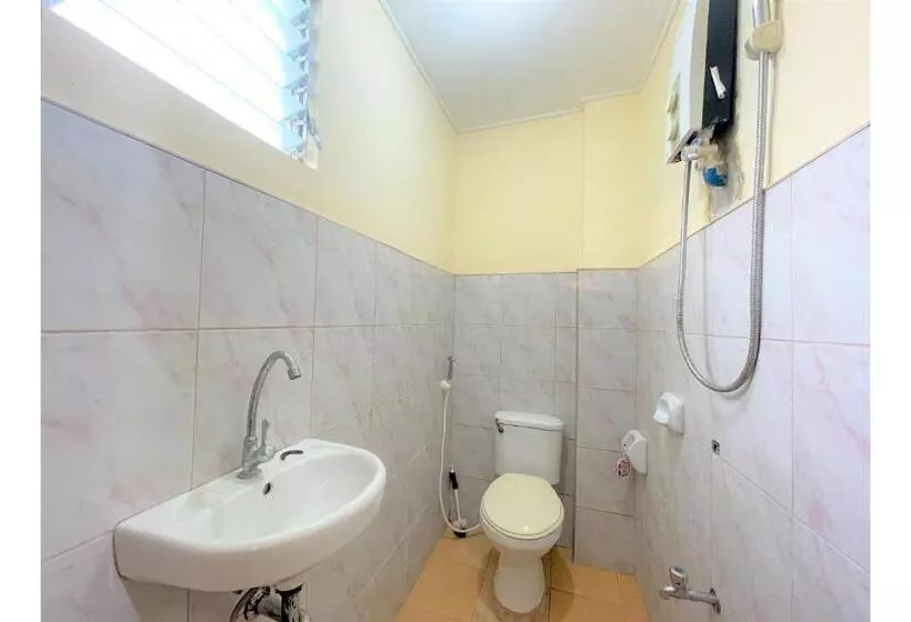 Hotelli Oyo 876 Escurel Inn Boracay