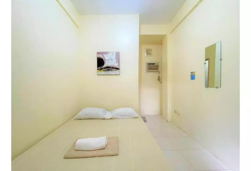 Hotelli Oyo 876 Escurel Inn Boracay
