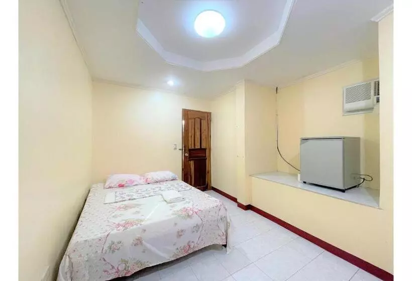 Hotelli Oyo 876 Escurel Inn Boracay