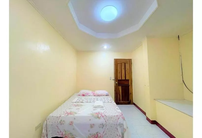 Hotelli Oyo 876 Escurel Inn Boracay