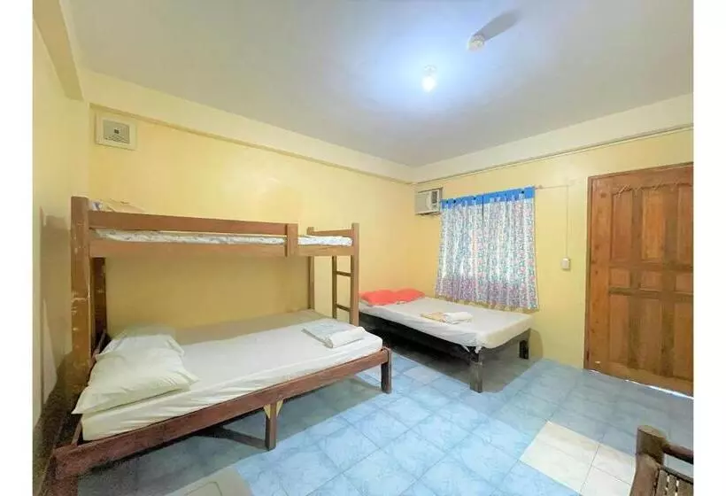 Hotelli Oyo 876 Escurel Inn Boracay