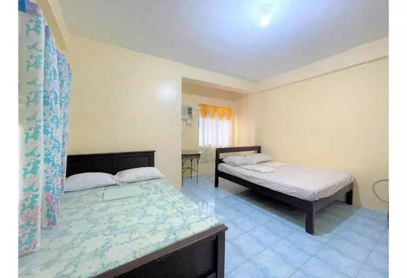 Hotelli Oyo 876 Escurel Inn Boracay