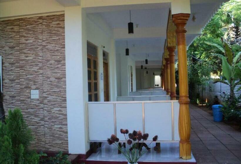 Hotel Uppuveli Beach