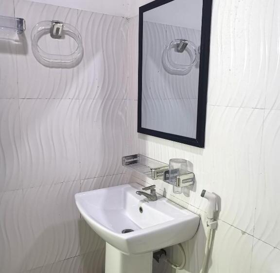 Hotel Uppuveli Beach