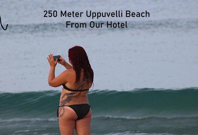 Hotel Uppuveli Beach