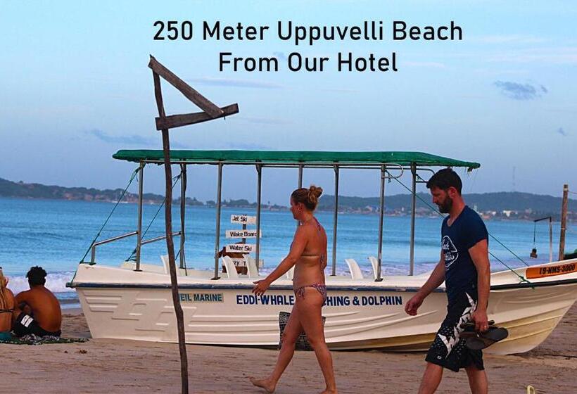 Hotel Uppuveli Beach