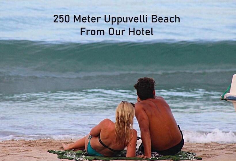 Hotel Uppuveli Beach
