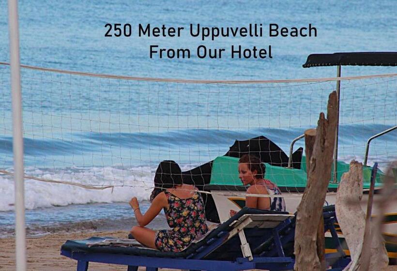 Hotel Uppuveli Beach