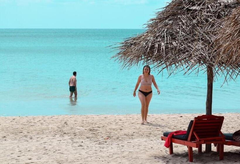 Hotel Uppuveli Beach