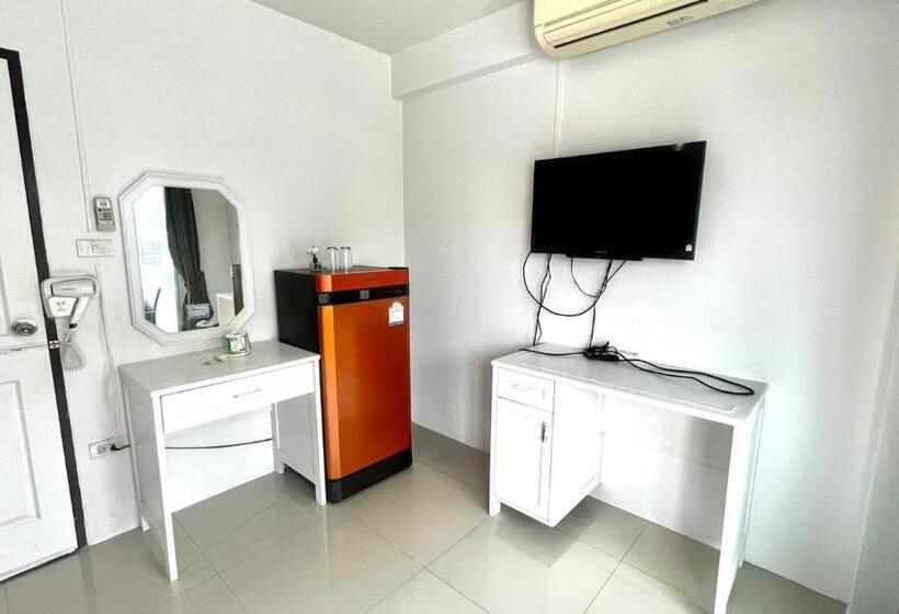 Пансион Ban Rim Lay Bangsaen Hotel