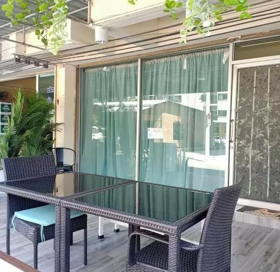 Majatalo Ban Rim Lay Bangsaen Hotel