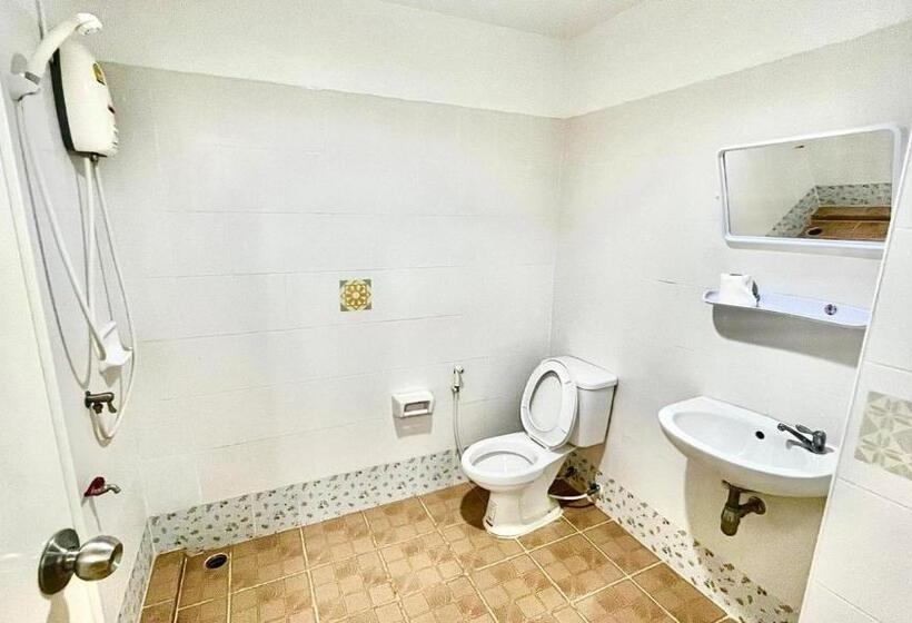 Пансион Ban Rim Lay Bangsaen Hotel