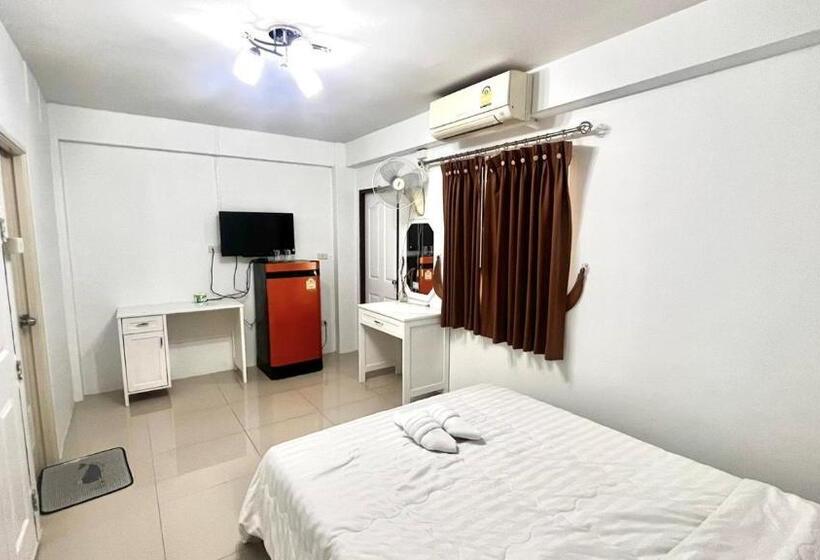 Пансион Ban Rim Lay Bangsaen Hotel