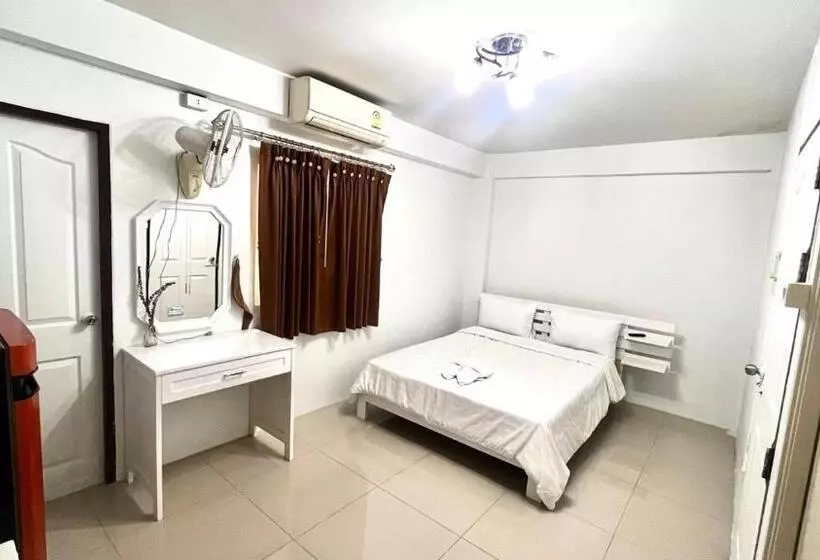 Majatalo Ban Rim Lay Bangsaen Hotel