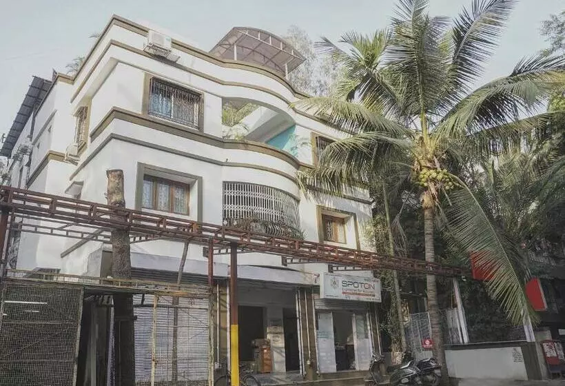 Hotelli Super Townhouse The Upper Room Near Pune Airport