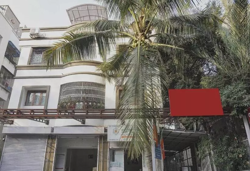 Hotelli Super Townhouse The Upper Room Near Pune Airport