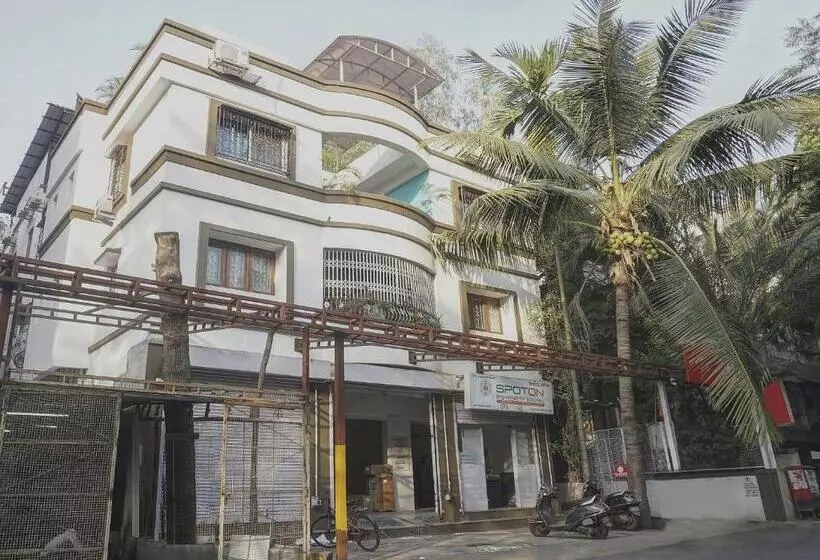 Hotelli Super Townhouse The Upper Room Near Pune Airport