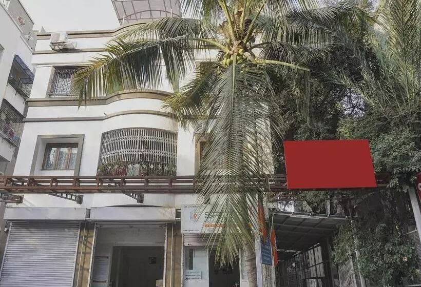 Hotelli Super Townhouse The Upper Room Near Pune Airport