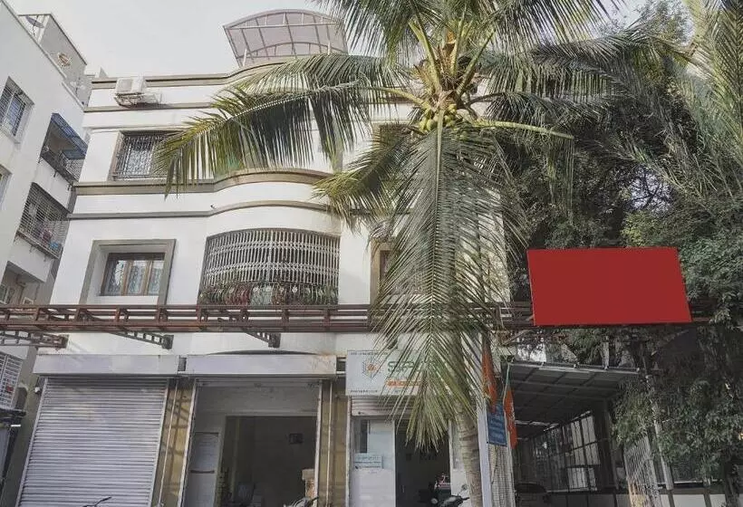 Hotelli Super Townhouse The Upper Room Near Pune Airport