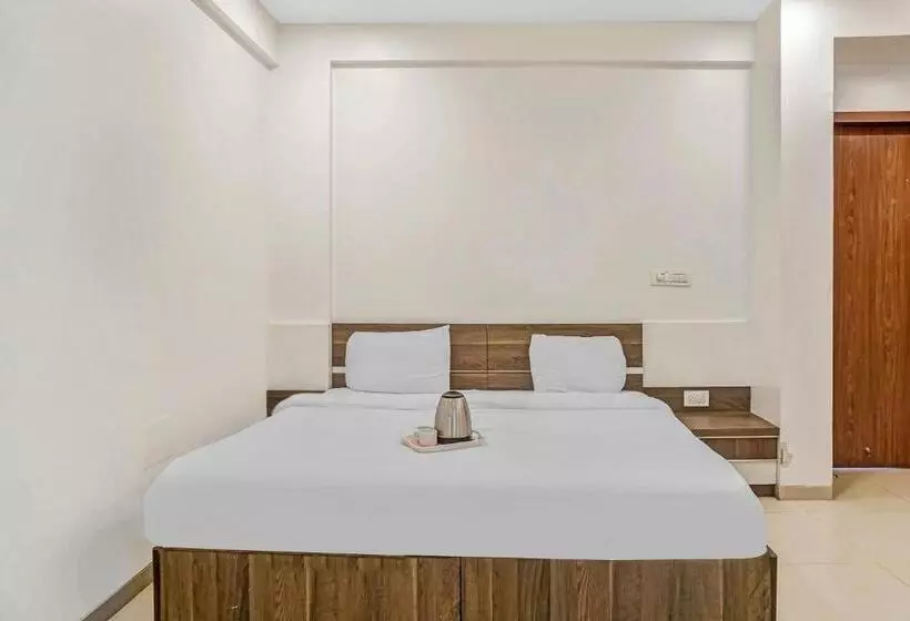 Hotelli Super Townhouse The Upper Room Near Pune Airport