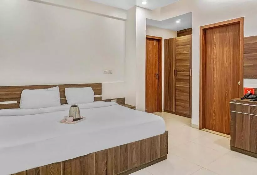 Hotelli Super Townhouse The Upper Room Near Pune Airport
